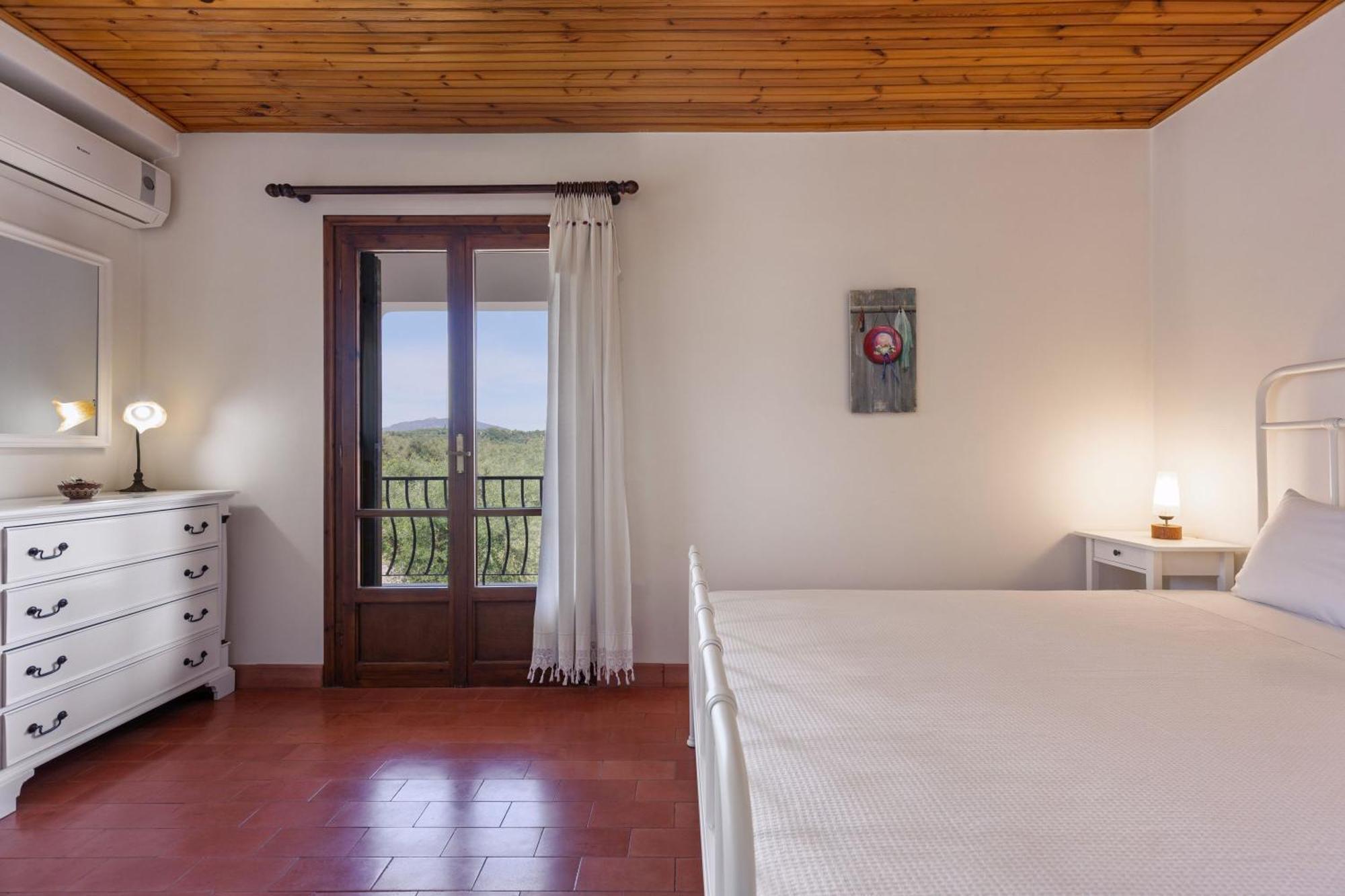 Villa Lola - 3 Bedrooms & Private Pool Lithakia  外观 照片