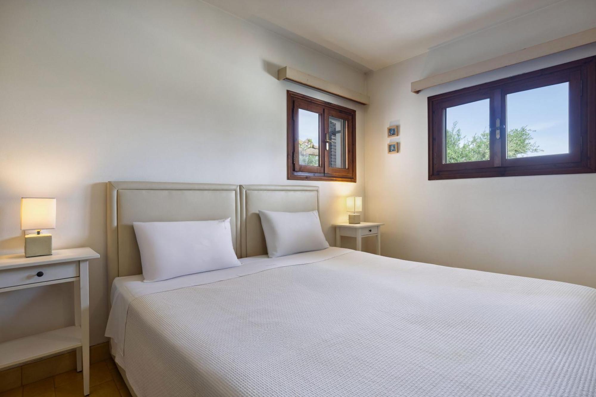 Villa Lola - 3 Bedrooms & Private Pool Lithakia  外观 照片