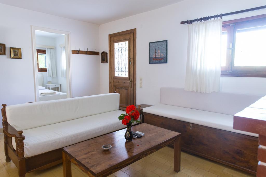 Villa Lola - 3 Bedrooms & Private Pool Lithakia  外观 照片